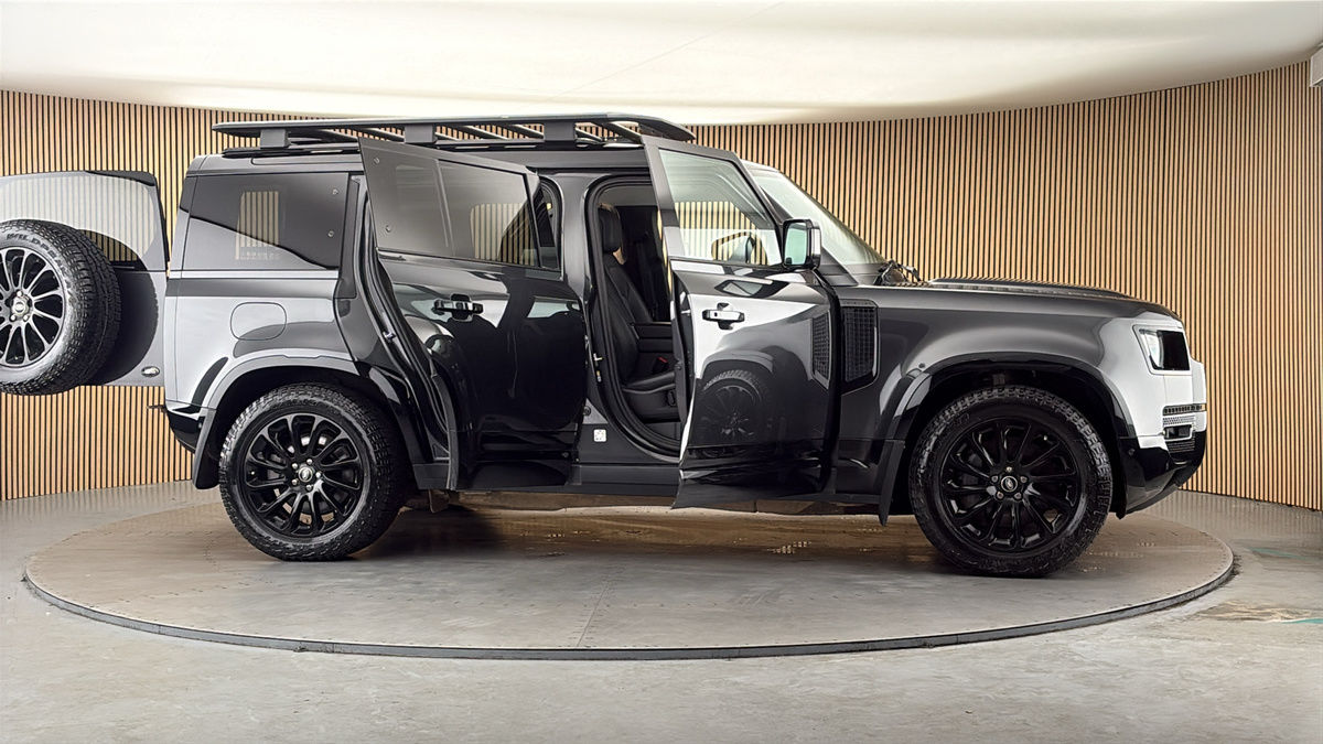 More views of Land Rover Defender 110