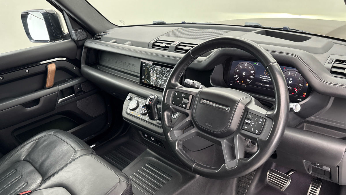 Land Rover Defender 110 Image 5