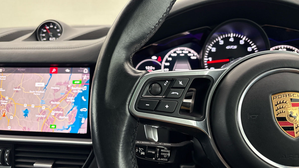 Porsche Cayenne Image 13