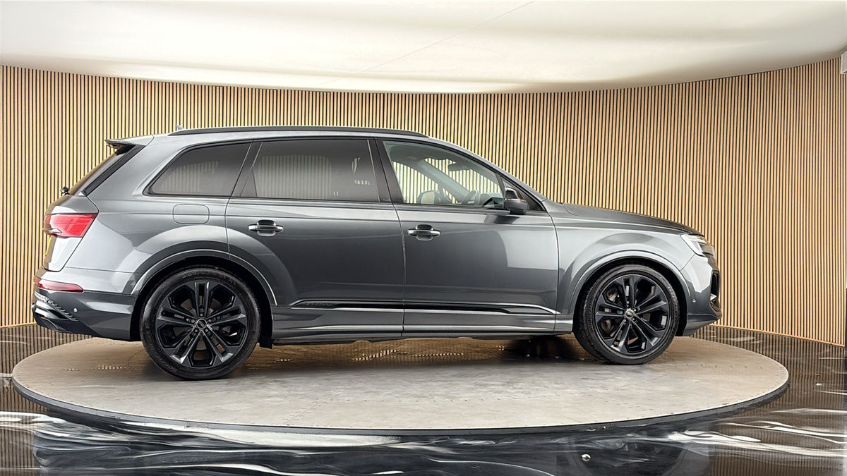 More views of Audi Q7