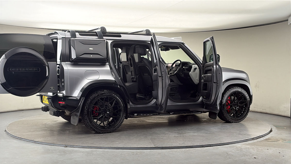 More views of Land Rover Defender 110