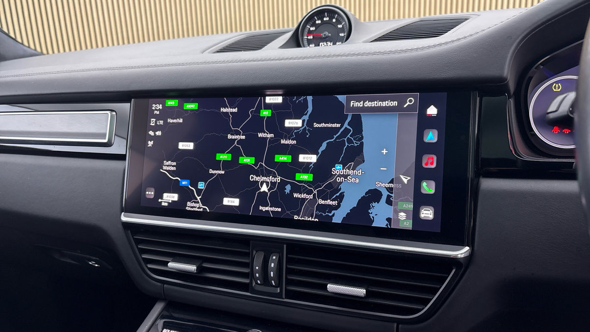 Porsche Cayenne Image 17