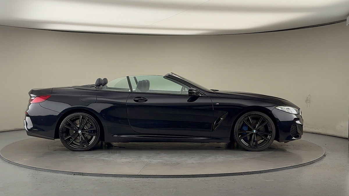 BMW 8 Series Image 16