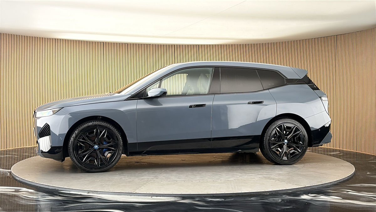 More views of BMW iX
