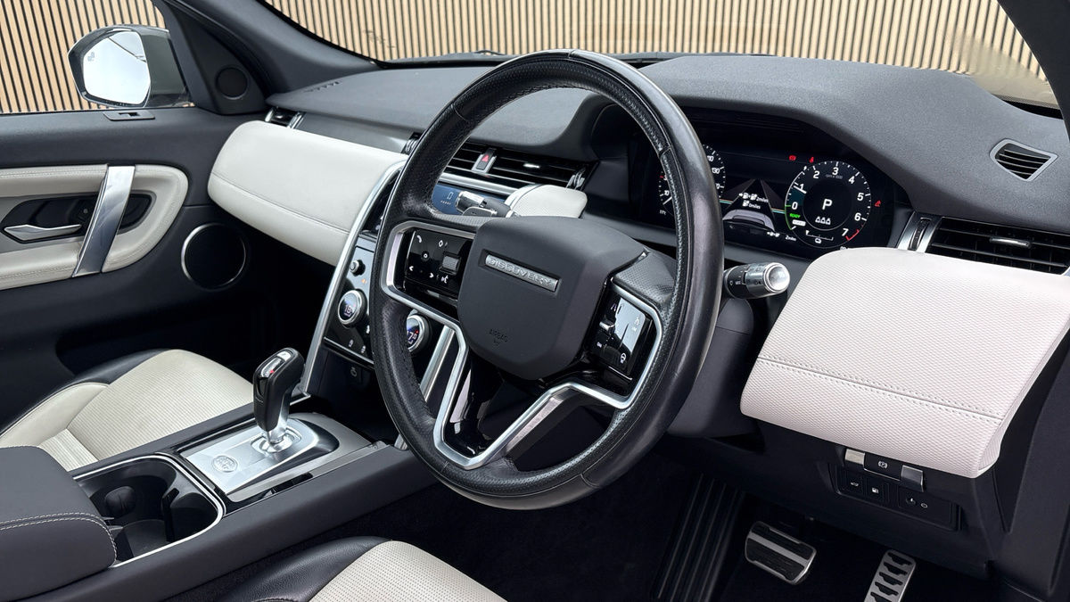 Land Rover Discovery Sport Image 5