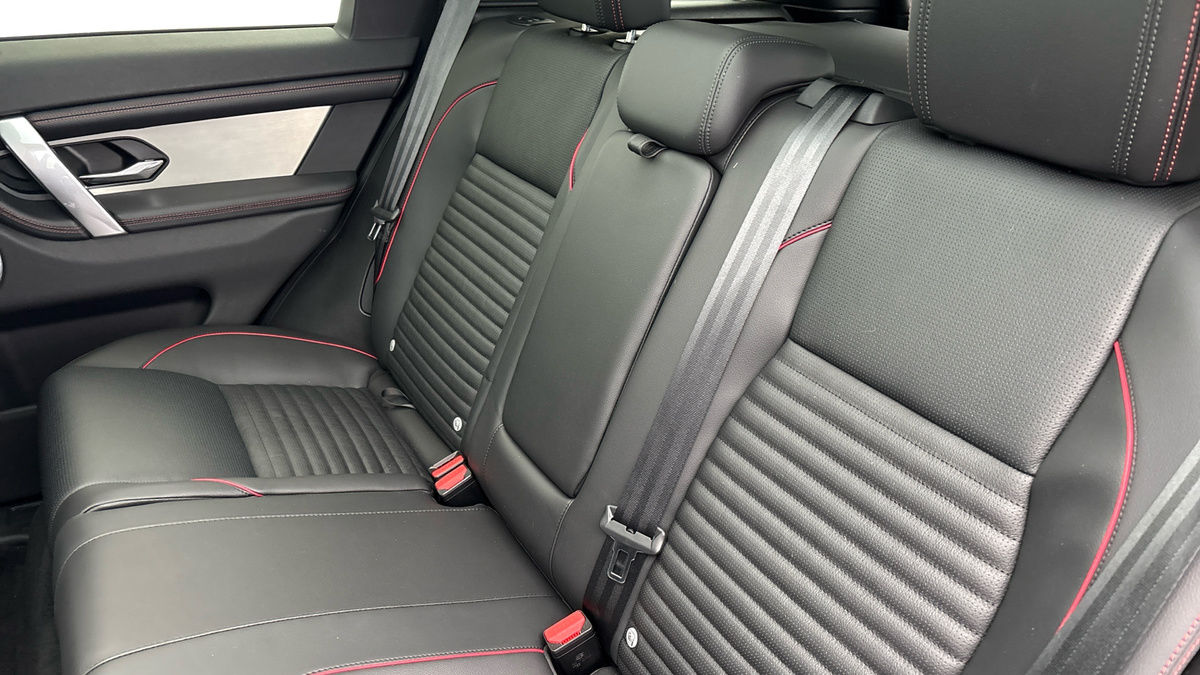 Land Rover Discovery Sport Image 8