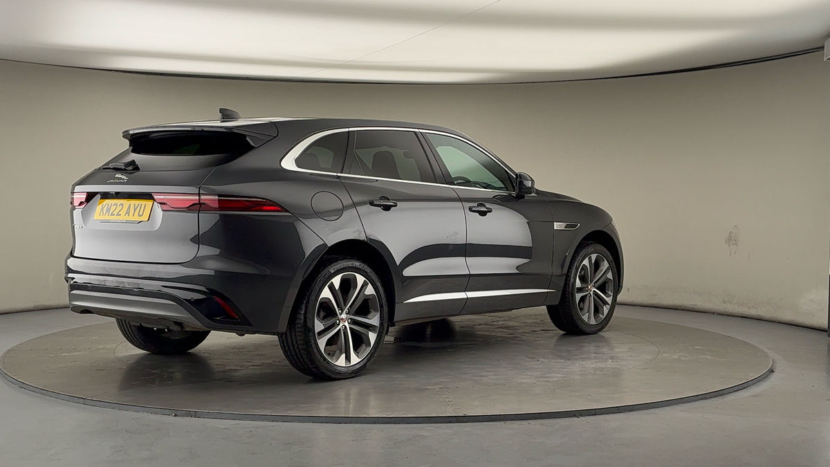 Jaguar F-PACE Image 21