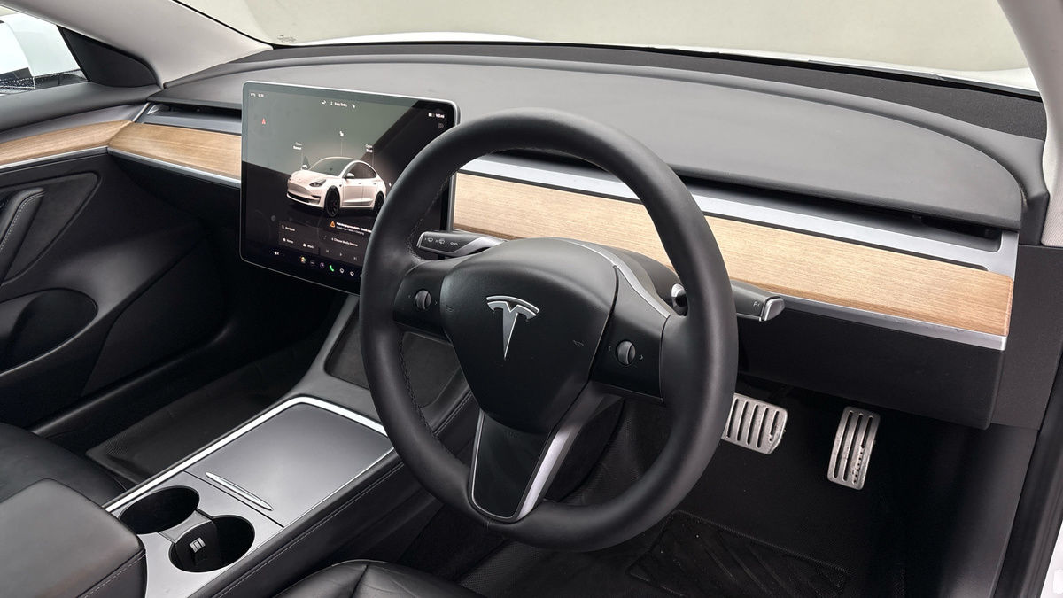 Tesla Model 3 Image 5