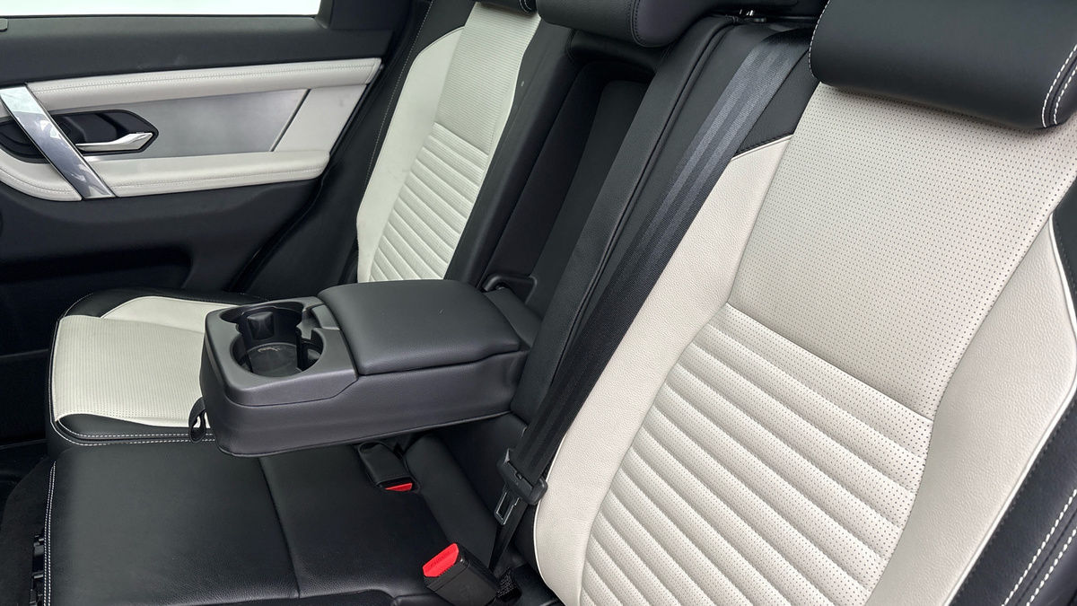 Land Rover Discovery Sport Image 9