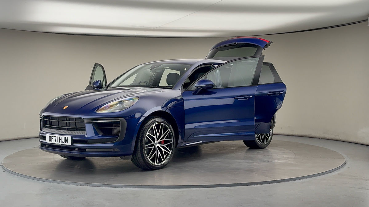 More views of Porsche Macan