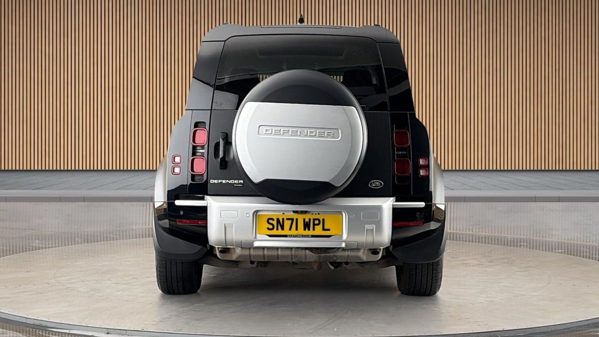 Land Rover Defender 110 Image 4