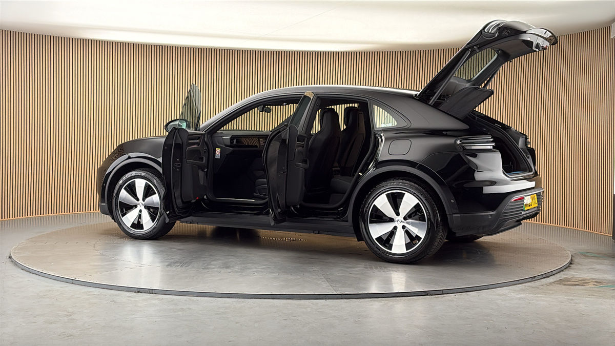 More views of Porsche Macan