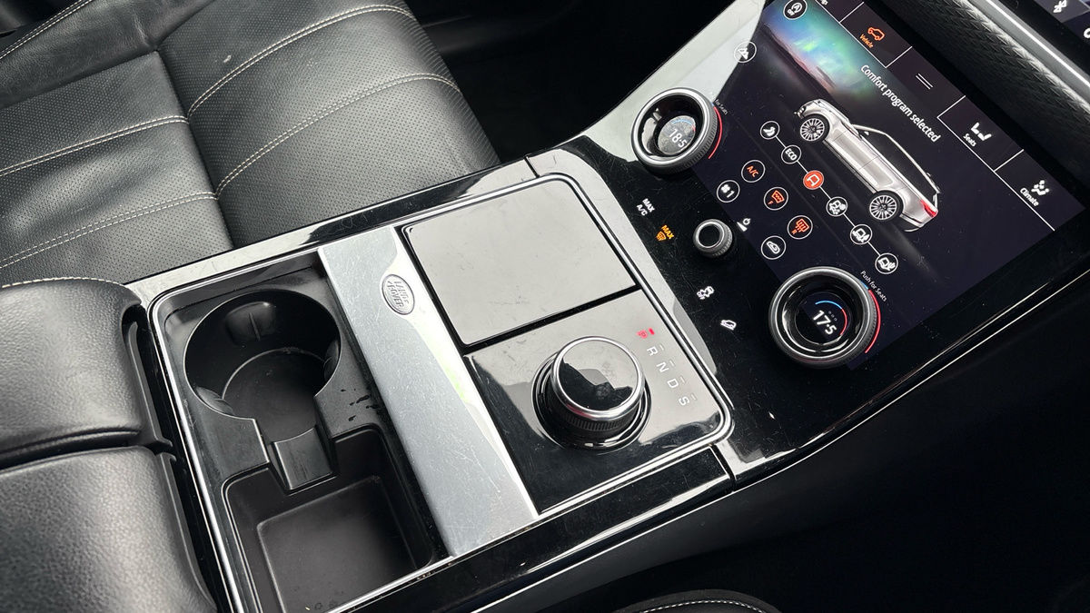 Land Rover Range Rover Velar Image 18