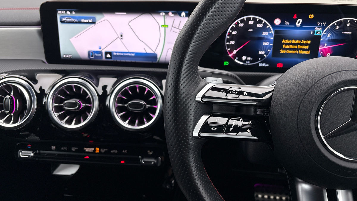 Mercedes-Benz CLA Image 13