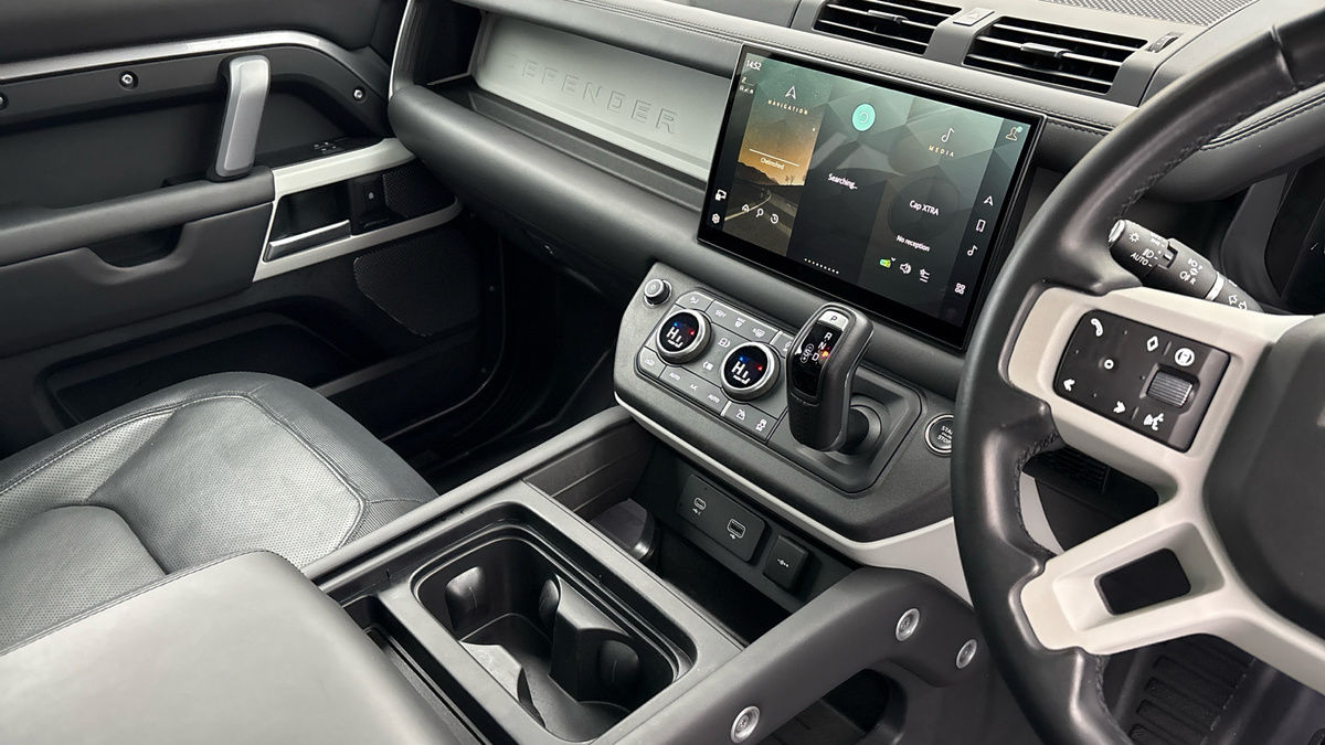 Land Rover Defender 110 Image 18