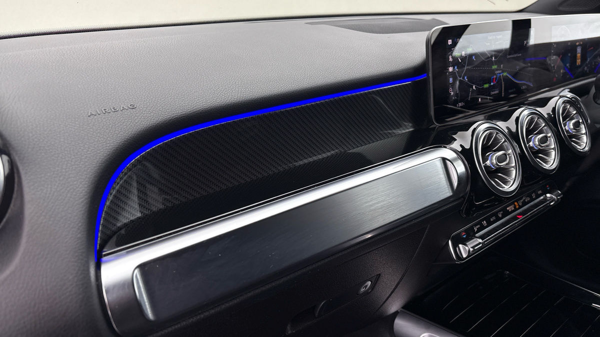Mercedes-Benz GLB Image 26