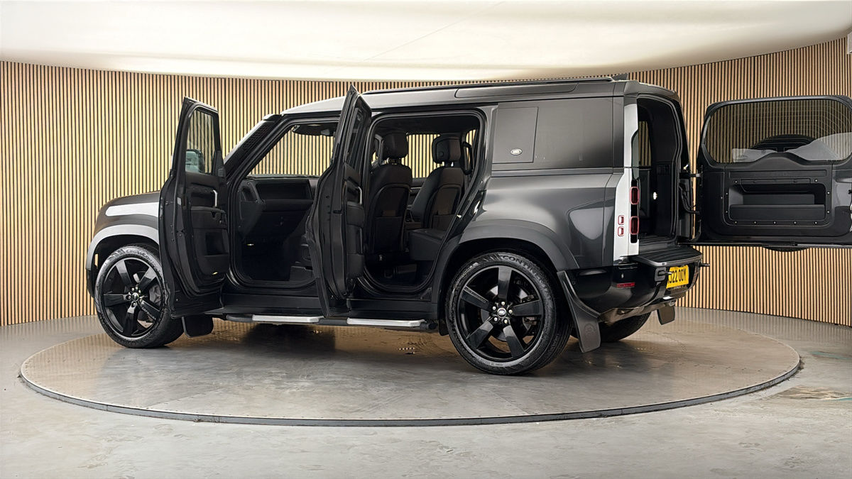 More views of Land Rover Defender 110