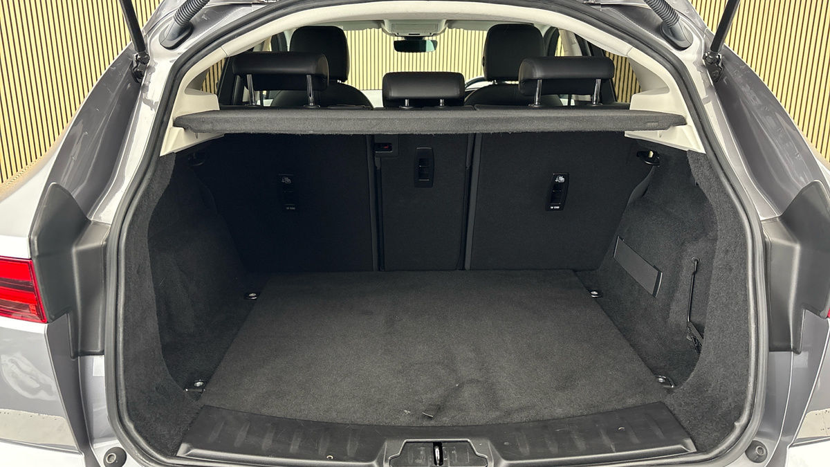 Jaguar E-PACE Image 11