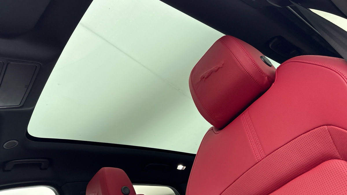 Jaguar F-PACE Image 6