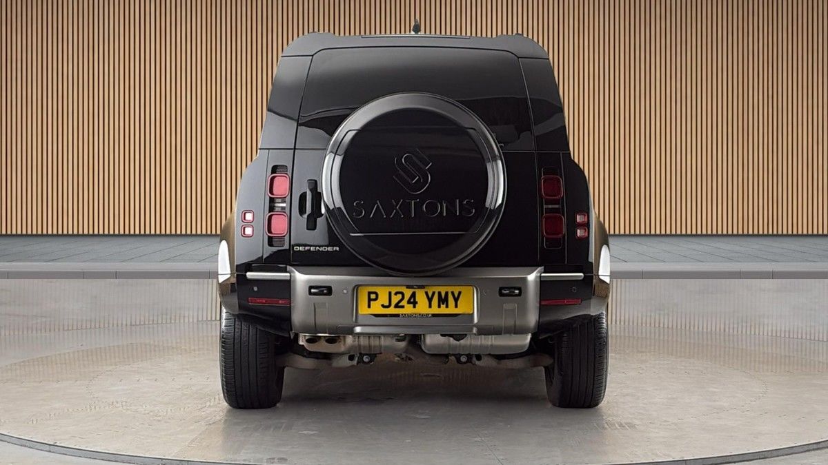 Land Rover Defender 110 Image 4