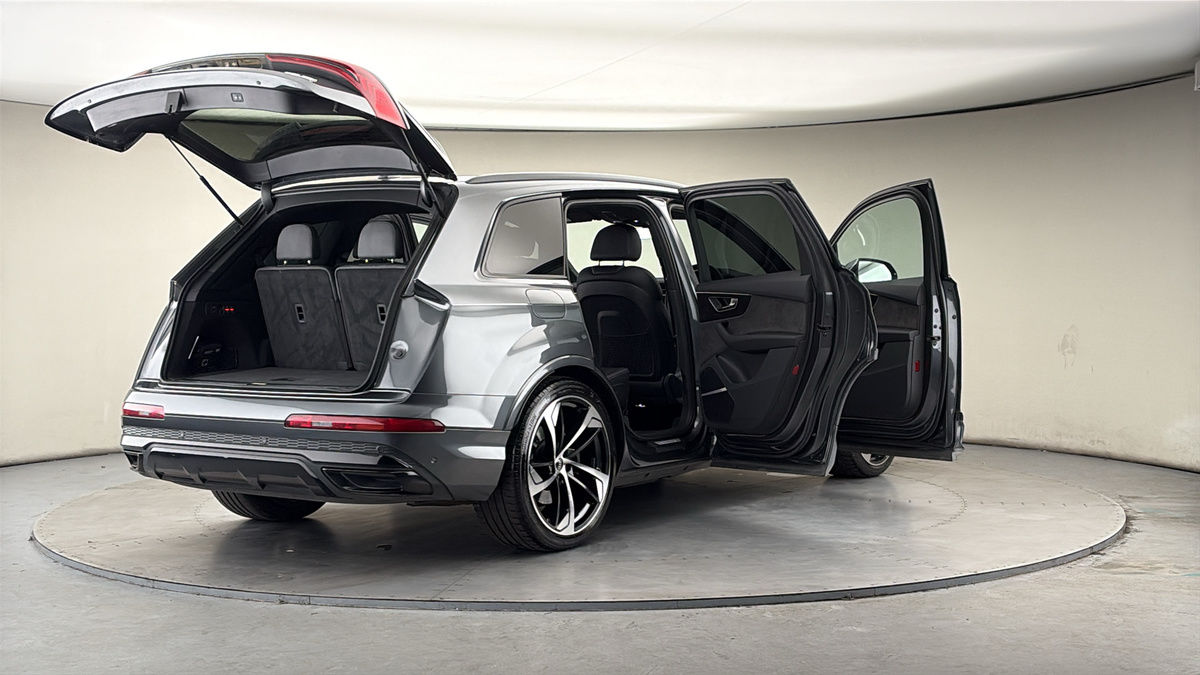 More views of Audi Q7