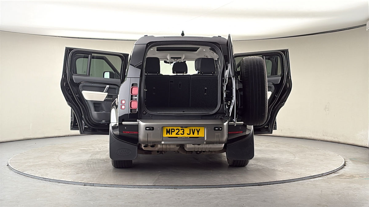 More views of Land Rover Defender 110