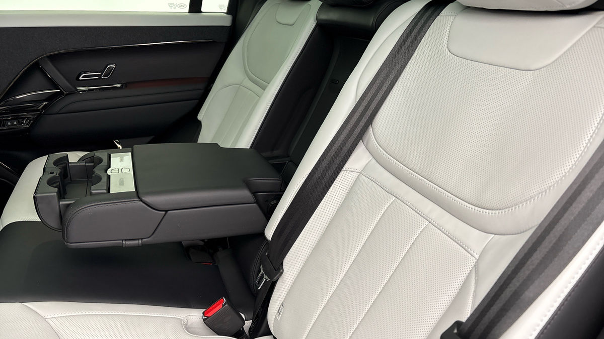 Land Rover Range Rover Sport Image 9