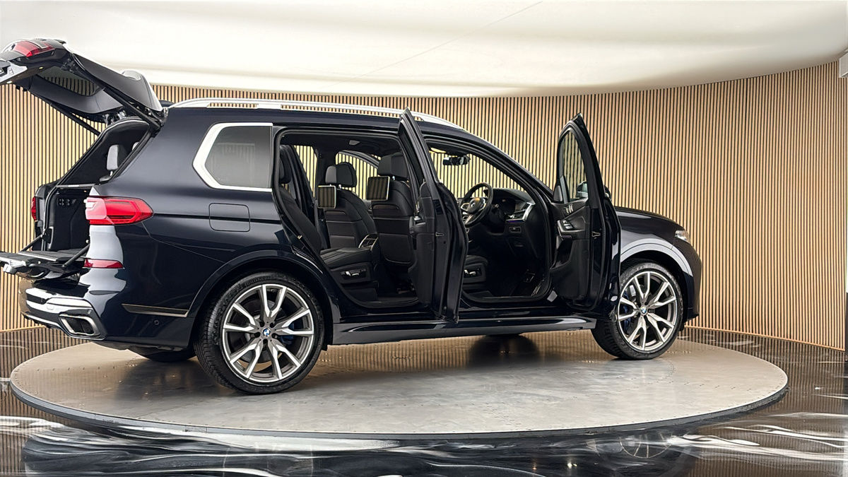 More views of BMW X7