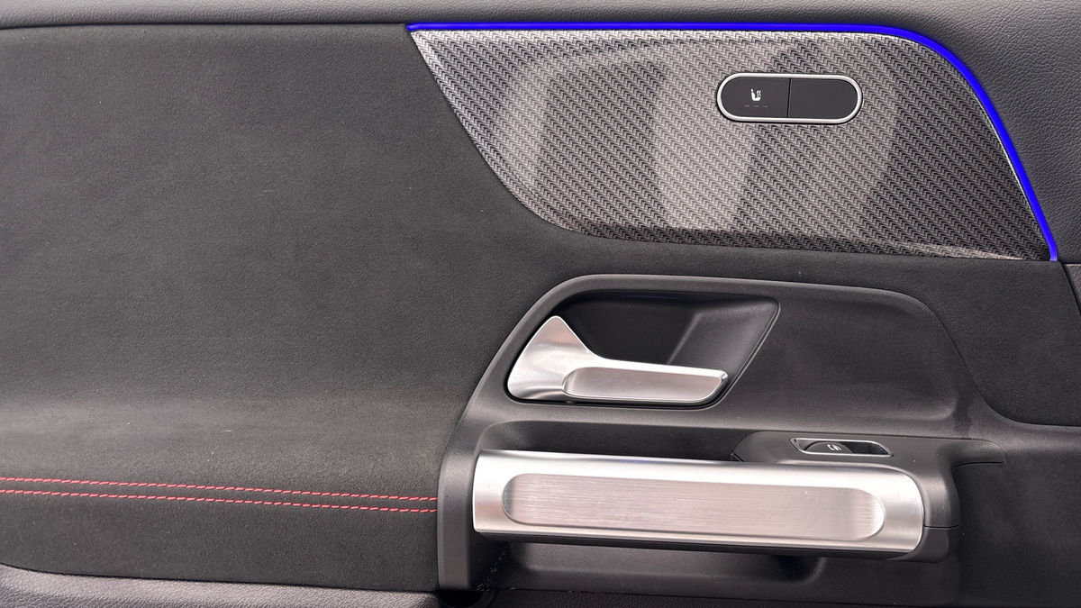 Mercedes-Benz GLB Image 19