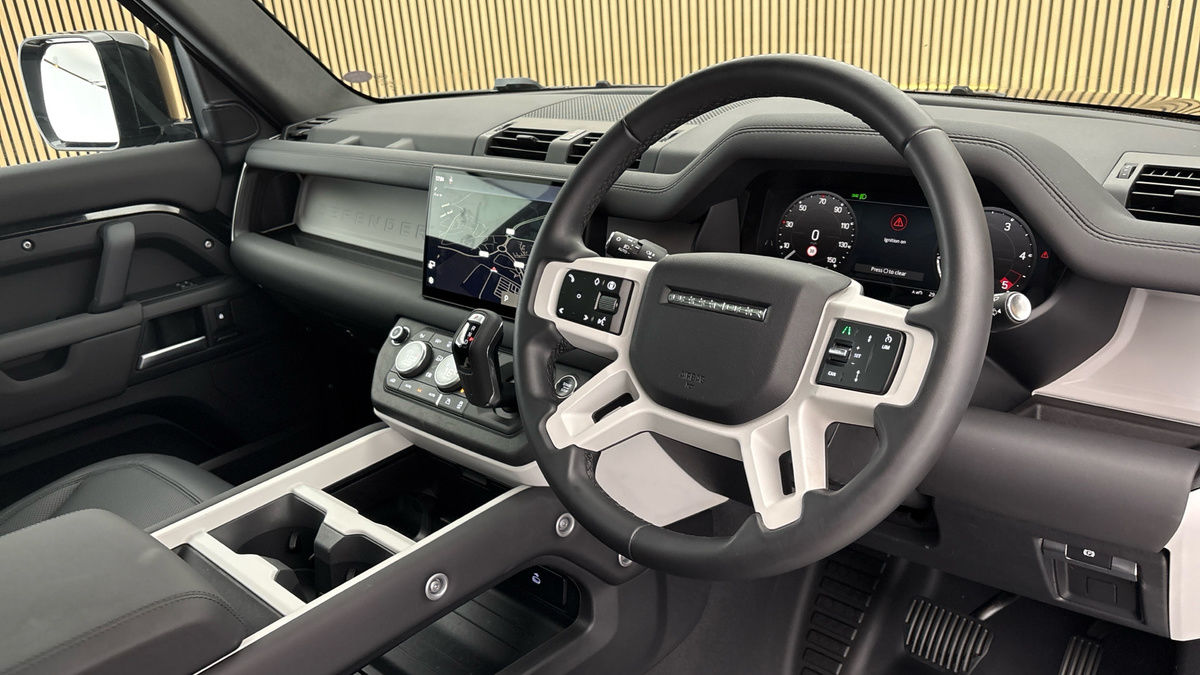 Land Rover Defender 110 Image 5