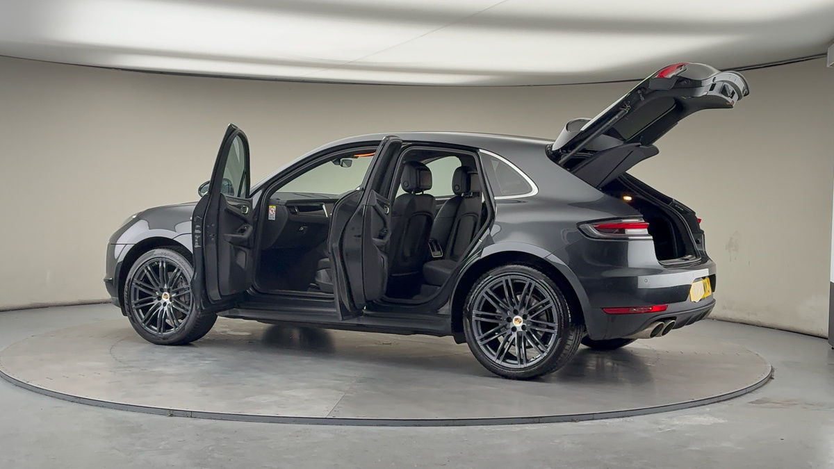 More views of Porsche Macan