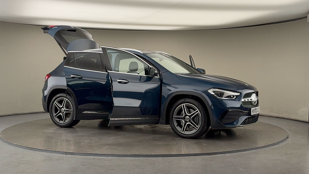 More views of Mercedes-Benz GLA