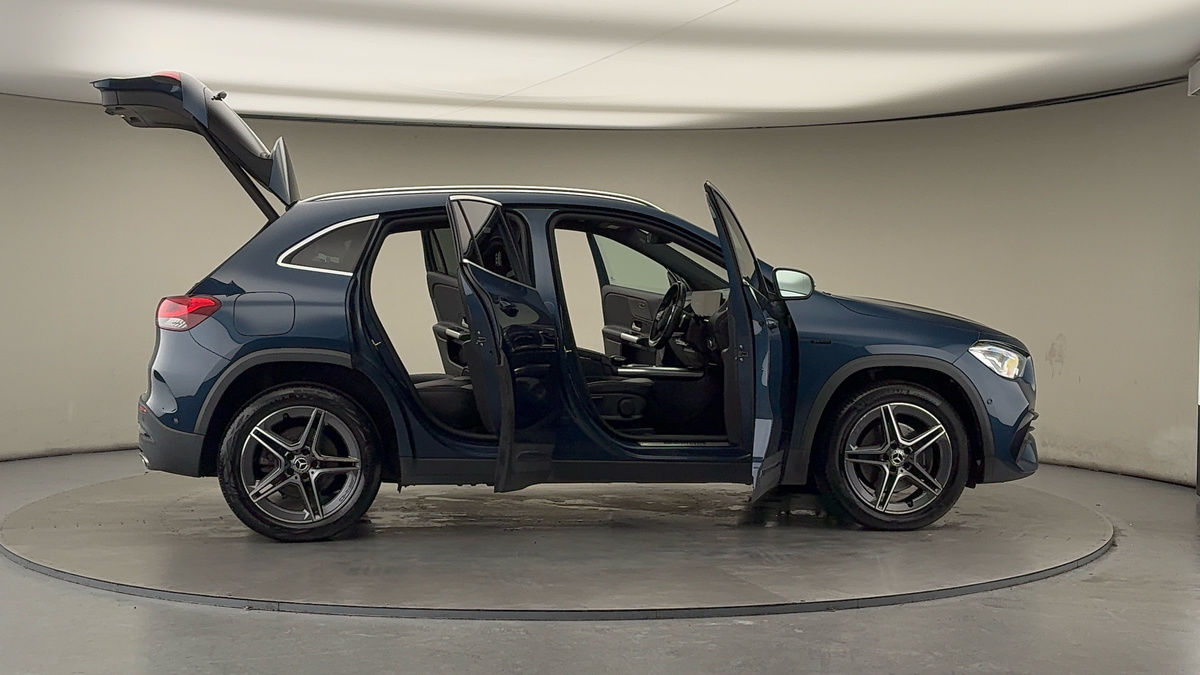 More views of Mercedes-Benz GLA