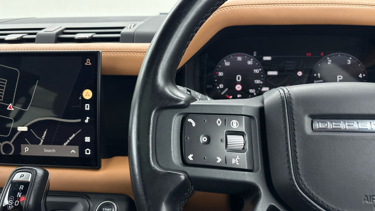 Land Rover Defender 130 Image 13