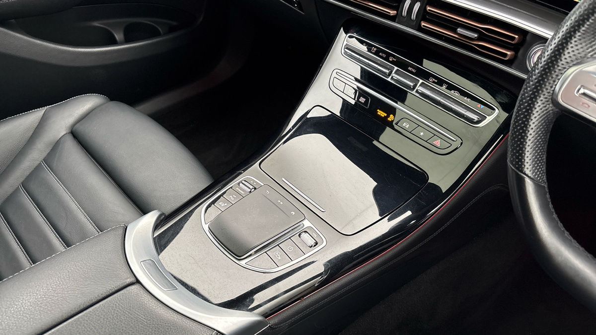 Mercedes-Benz EQC Image 18