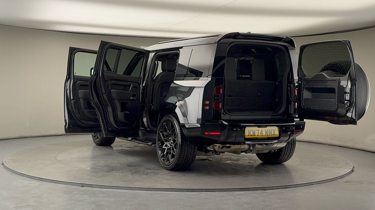 Land Rover Defender 110 Image 23