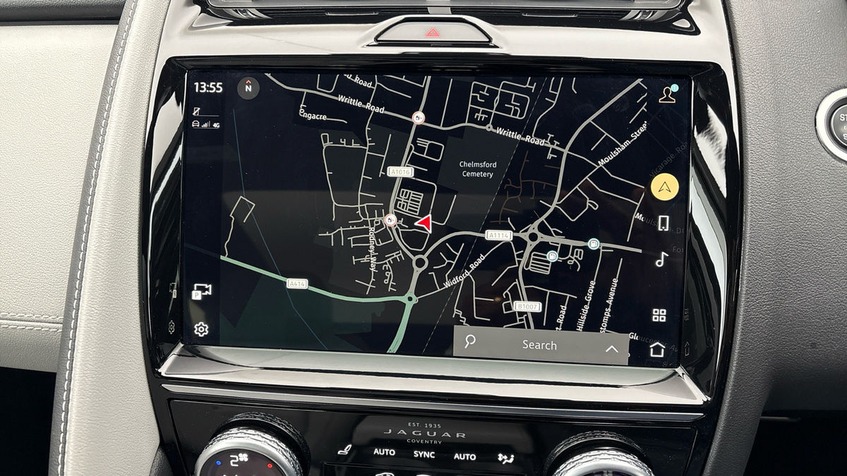 Jaguar E-PACE Image 17