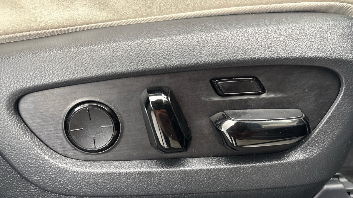 Lexus RX Image 30