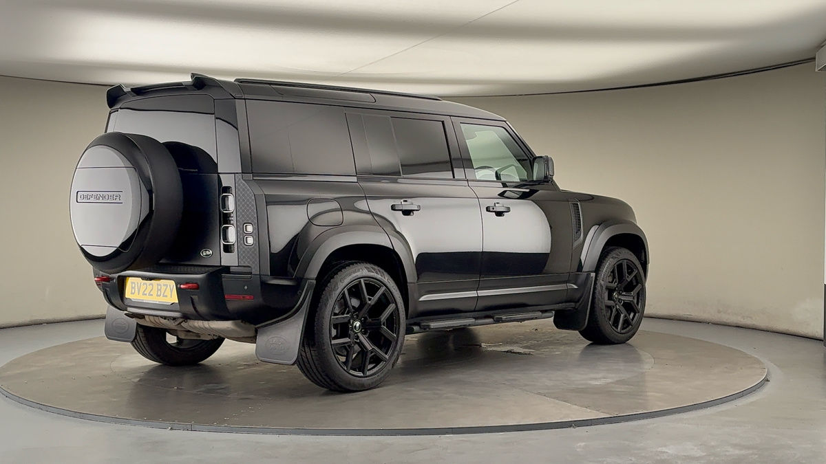 Land Rover Defender 110 Image 21