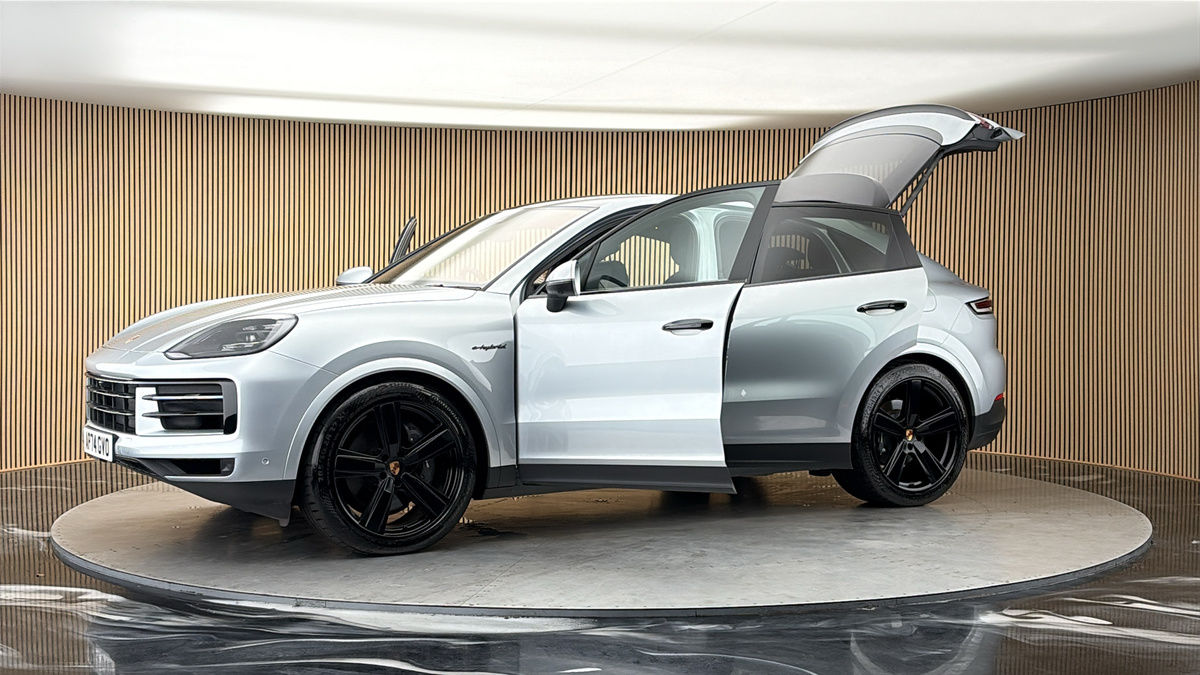 More views of Porsche Cayenne