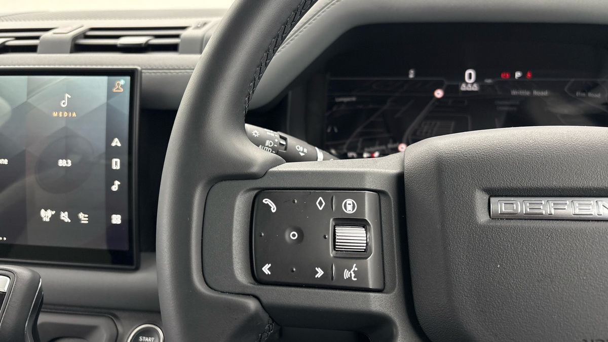 Land Rover Defender 90 Urban Image 19