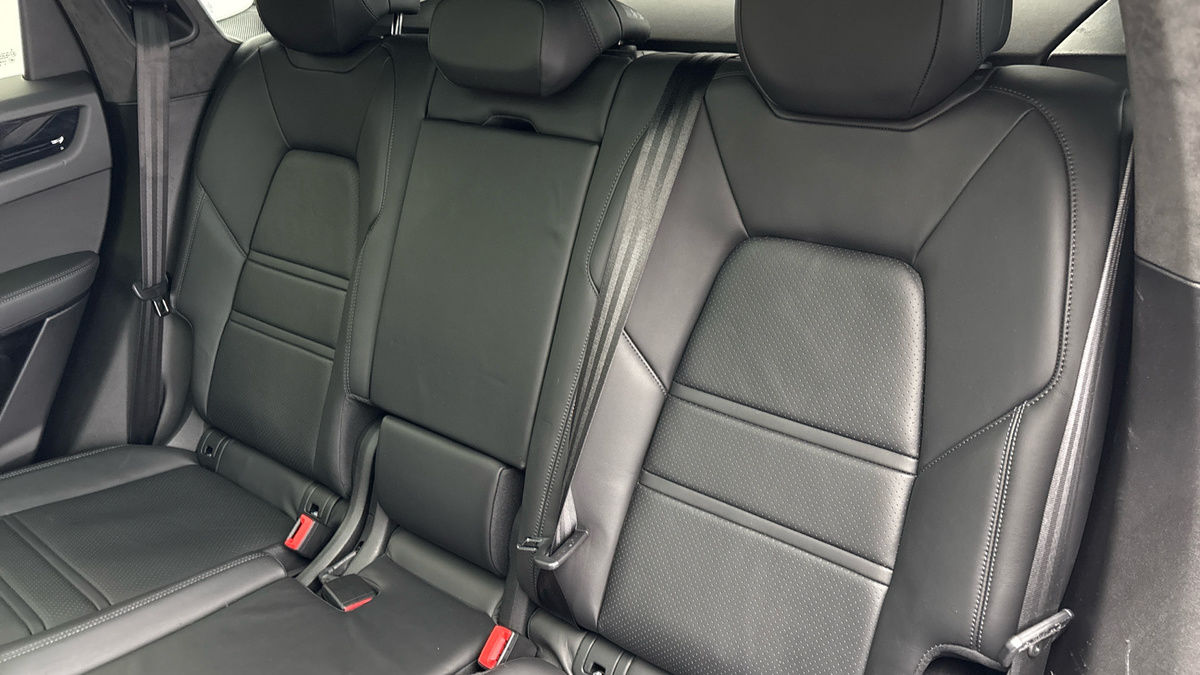 Porsche Cayenne Image 8