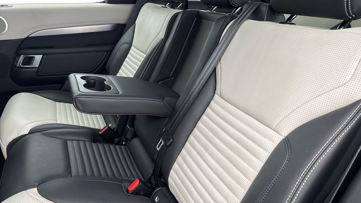 Land Rover Discovery Image 9