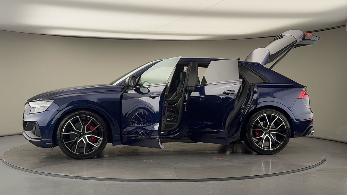 More views of Audi SQ8