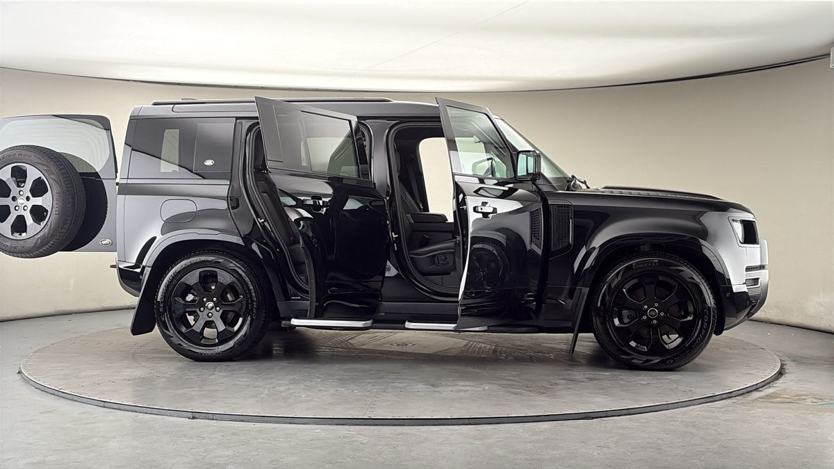 More views of Land Rover Defender 110