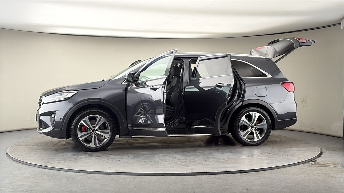 More views of Kia Sorento