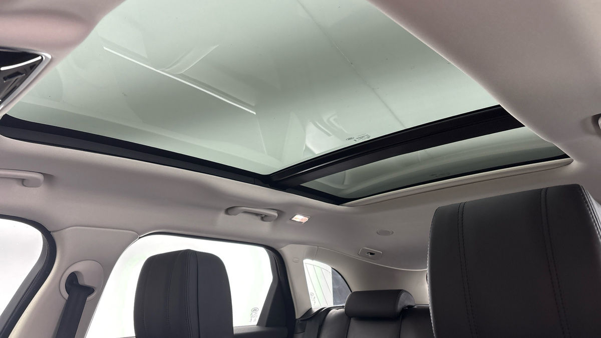 Land Rover Range Rover Velar Image 6