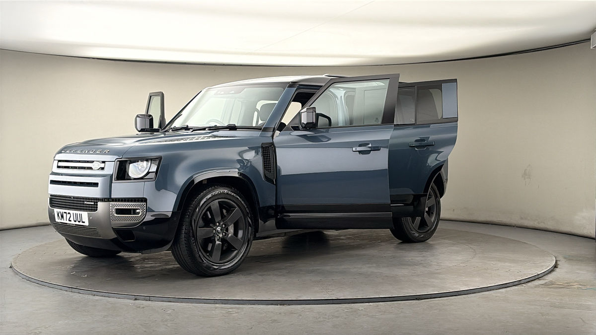 Land Rover Defender 110 Image 22