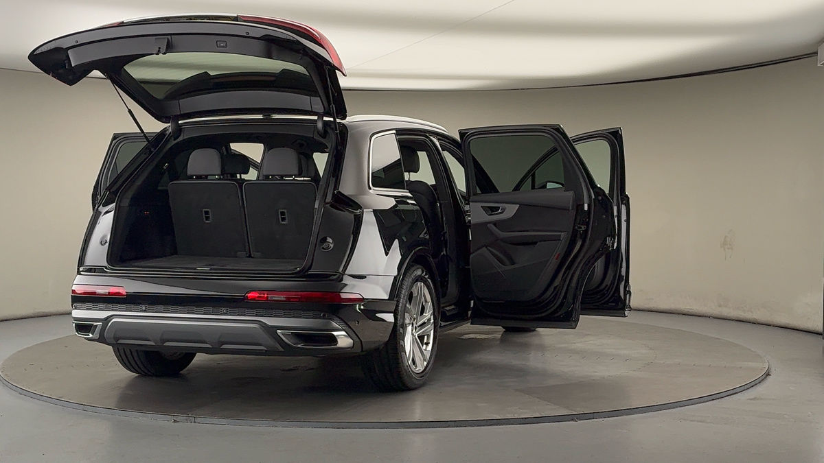 More views of Audi Q7