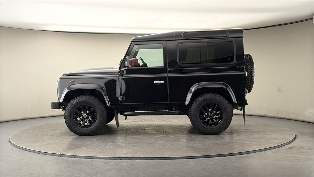 Land Rover Defender 90 Image 15